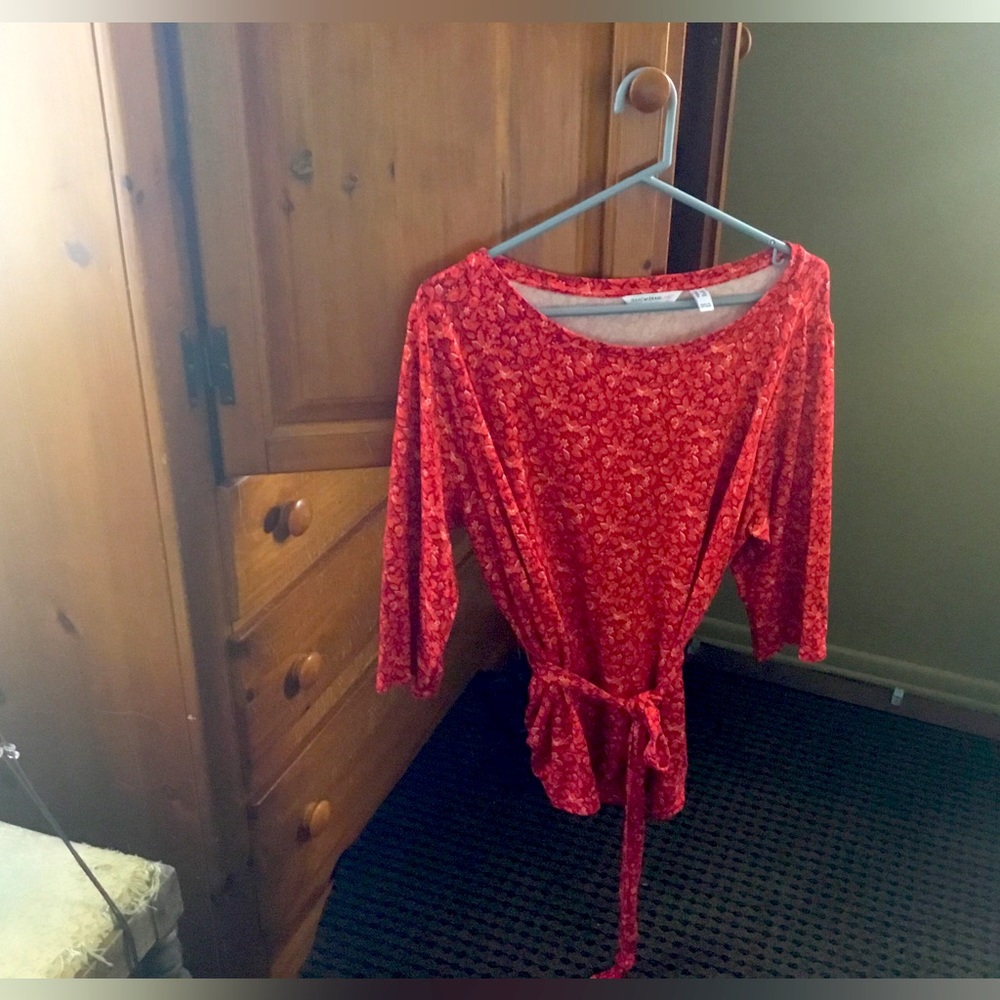 This is a rarely worn, boat neck, 3/4 tunic with self tie.